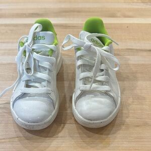 Adidas Kids Sneakers in White and Neon Green